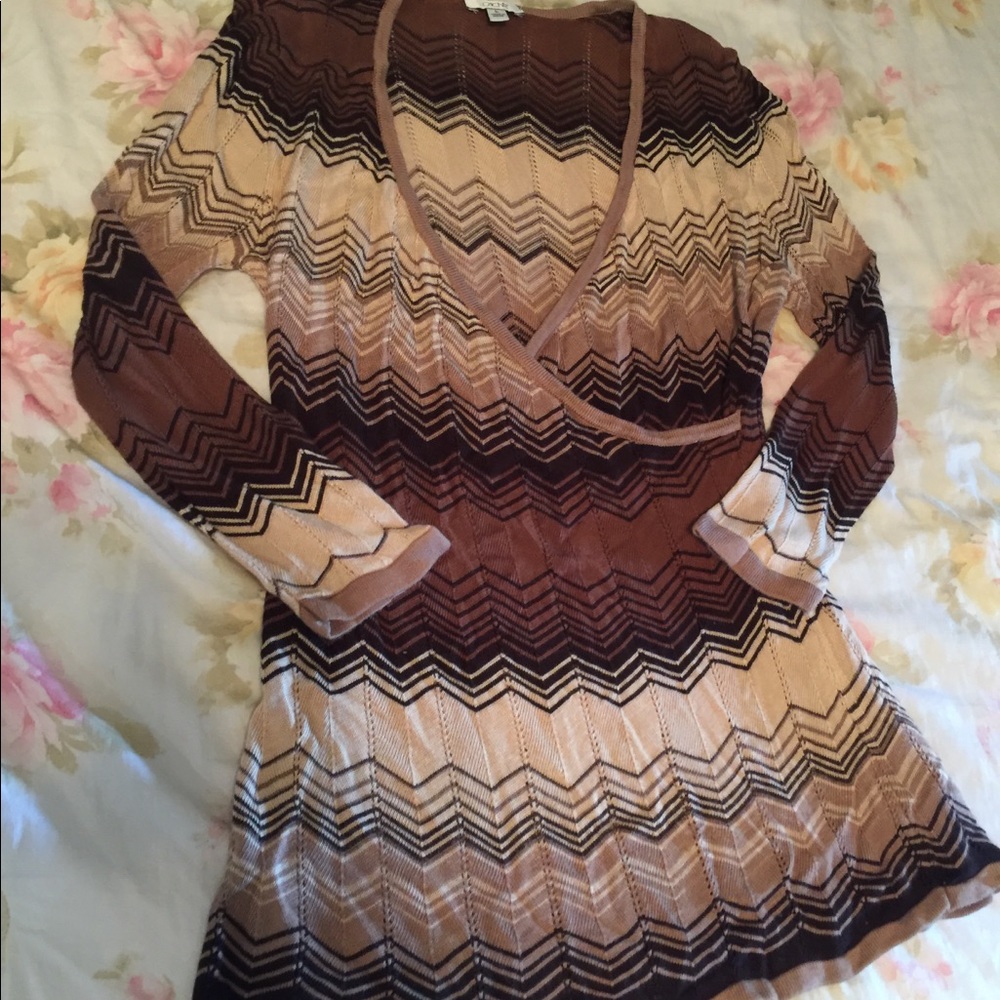 Chevron stripped v neck sweater